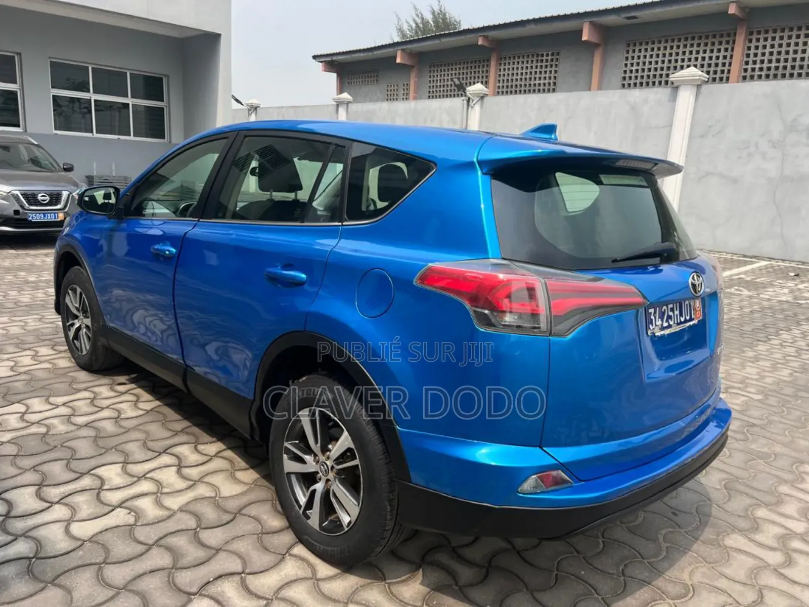 Toyota RAV4 2016 Blue