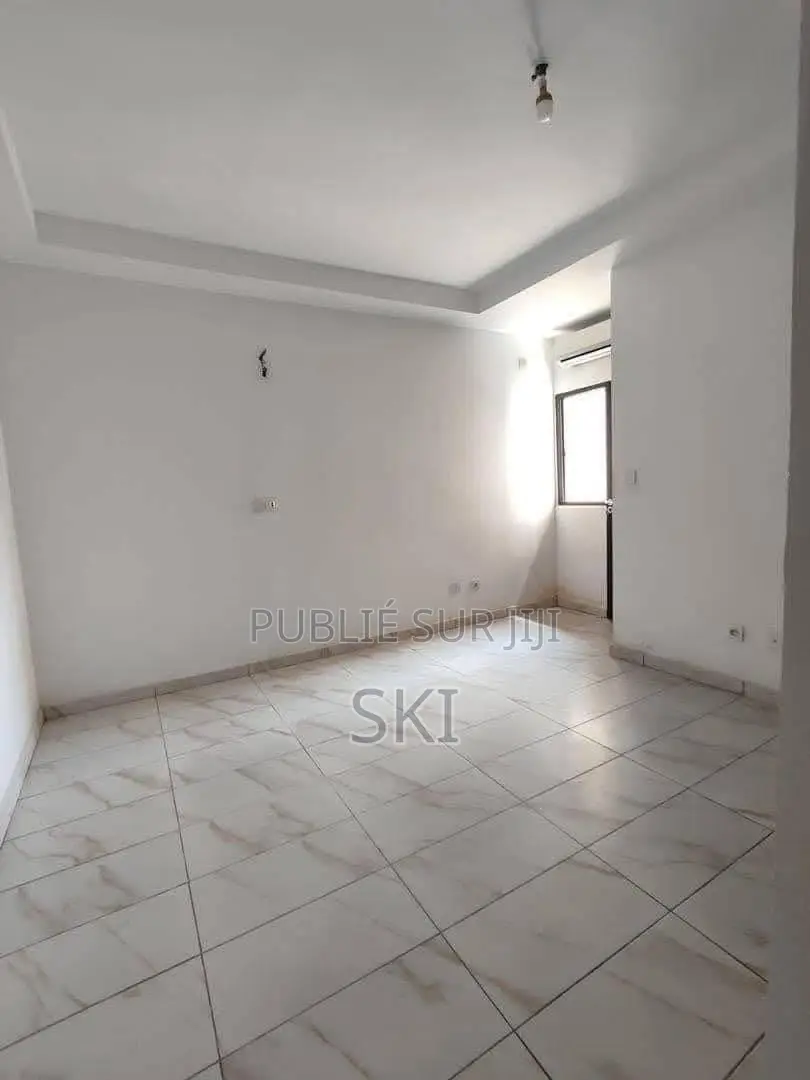 1chbre Appartement dans Cocody à Louer