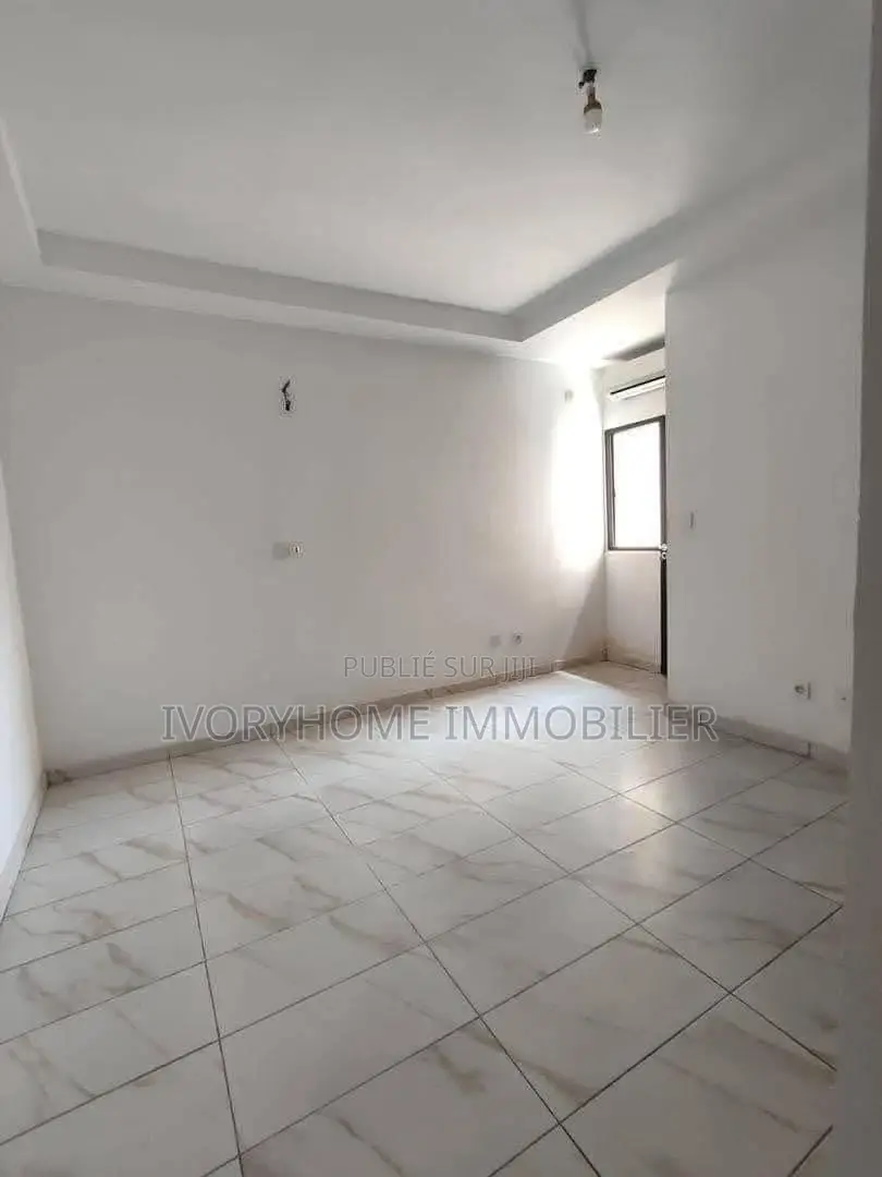 1chbre Appartement dans Cocody à Louer