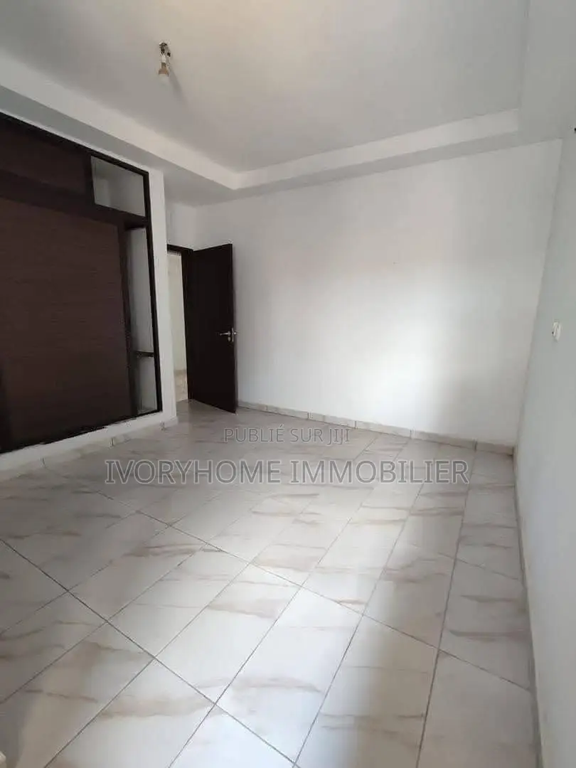 1chbre Appartement dans Cocody à Louer