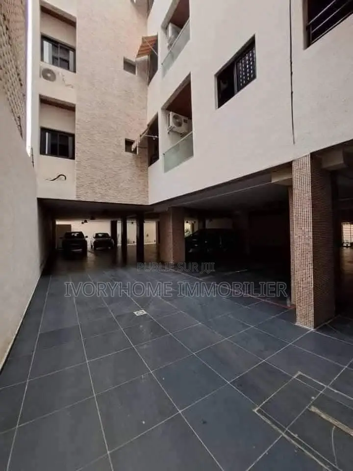 1chbre Appartement dans Cocody à Louer