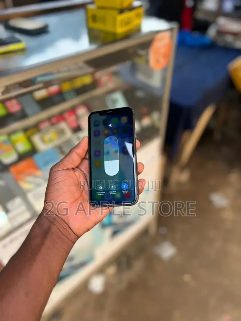 New Apple iPhone 11 64 GB Black