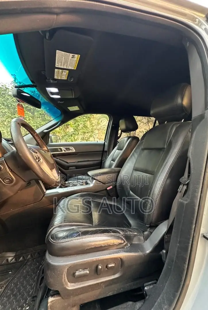 Ford Explorer 4dr SUV AWD (3.5L 6cyl 6A) 2016 Gris