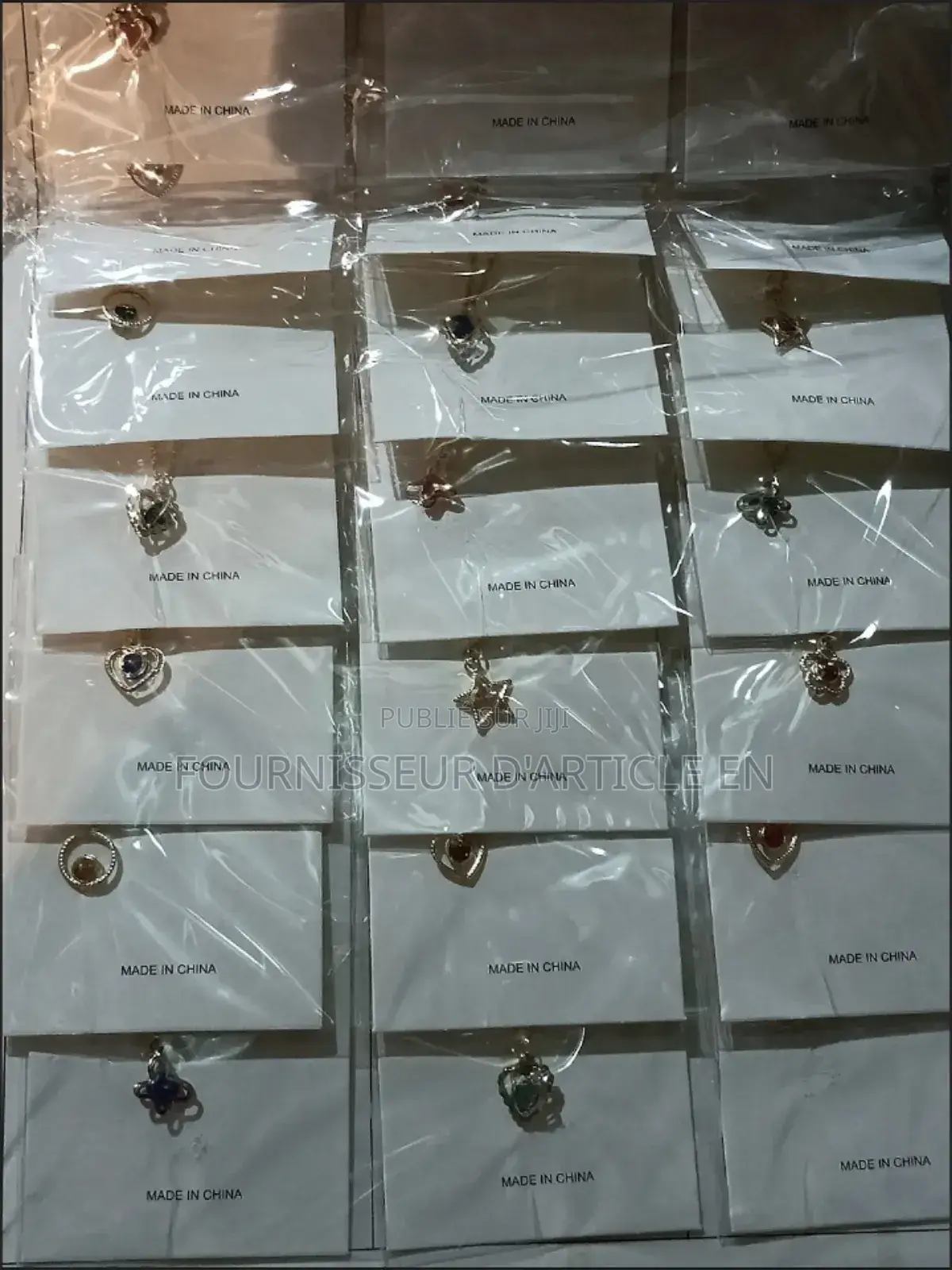 Pendentifs en Forme De Pull (Vente en Gros) 120 À 35500fcfa