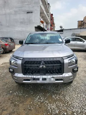 New Mitsubishi L200 2025 Gris
