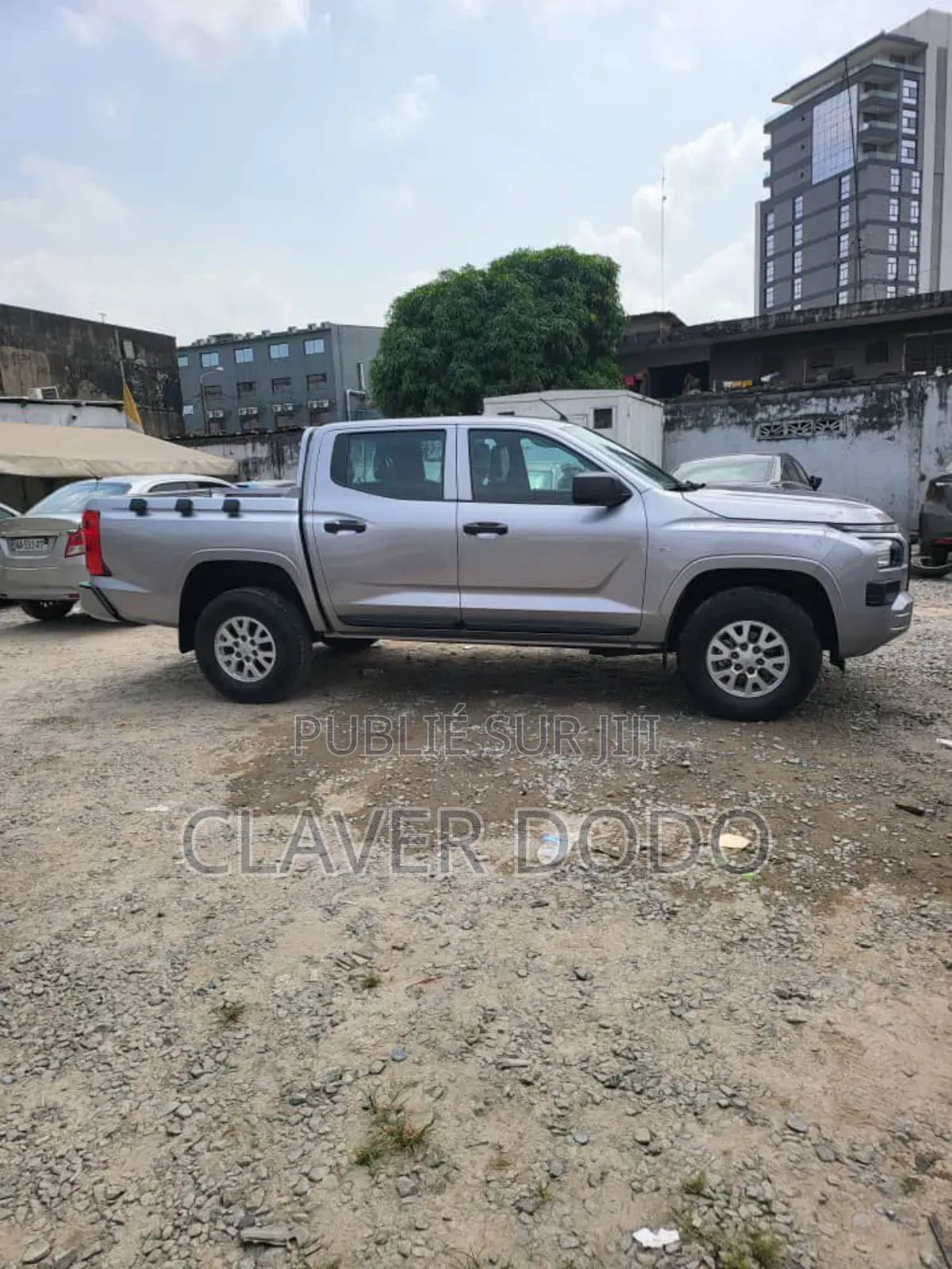 New Mitsubishi L200 2025 Gris