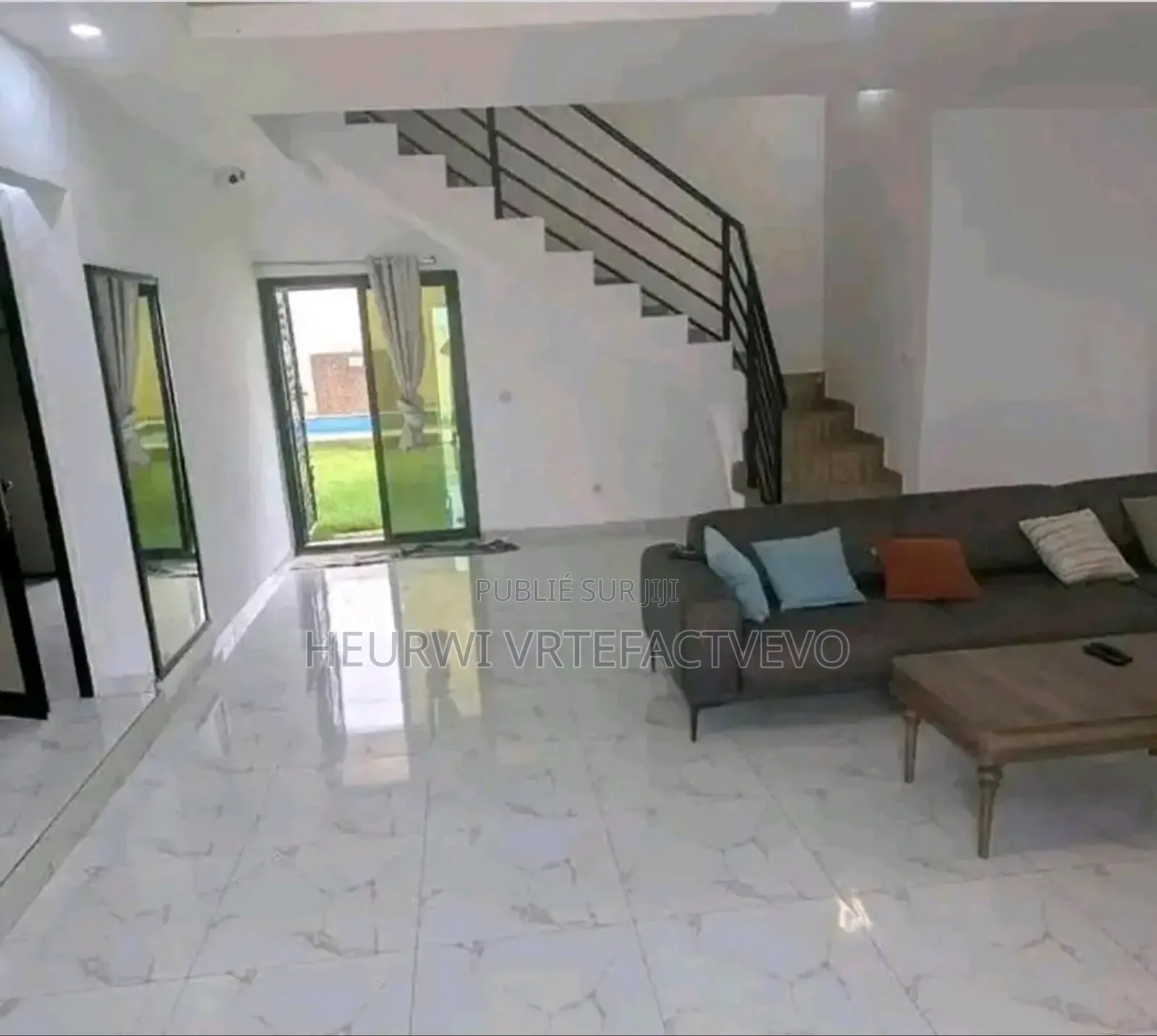 8chbre Duplex dans Bingerville à Vendre