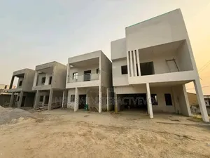 5chbre Duplex dans Djorobite, Cocody à Vendre