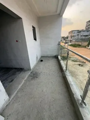 5chbre Duplex dans Djorobite, Cocody à Vendre