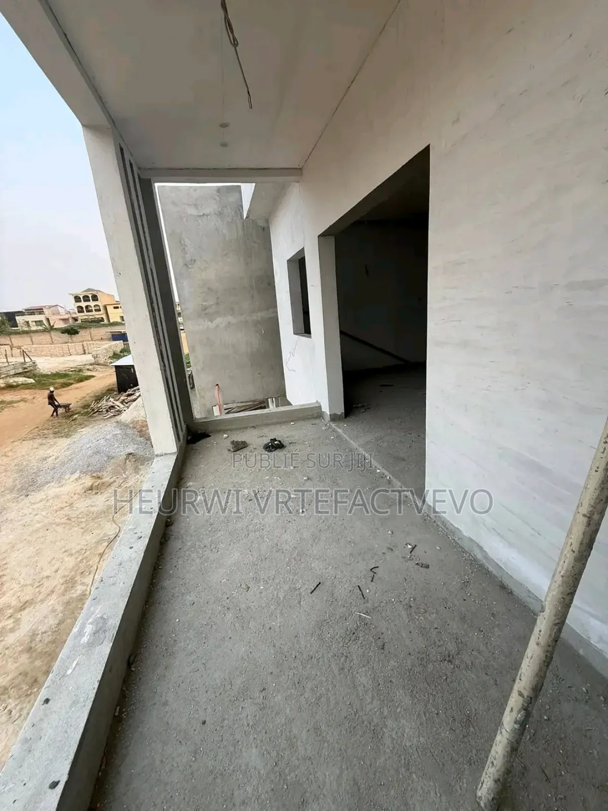 5chbre Duplex dans Djorobite, Cocody à Vendre