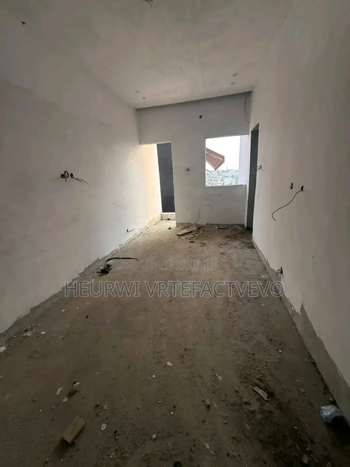 5chbre Duplex dans Djorobite, Cocody à Vendre