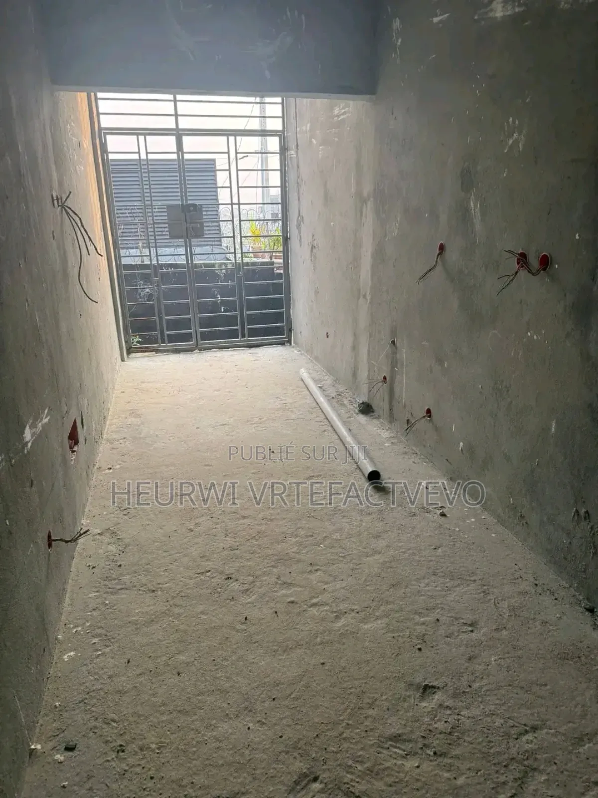 5chbre Duplex dans Djorobite, Cocody à Vendre