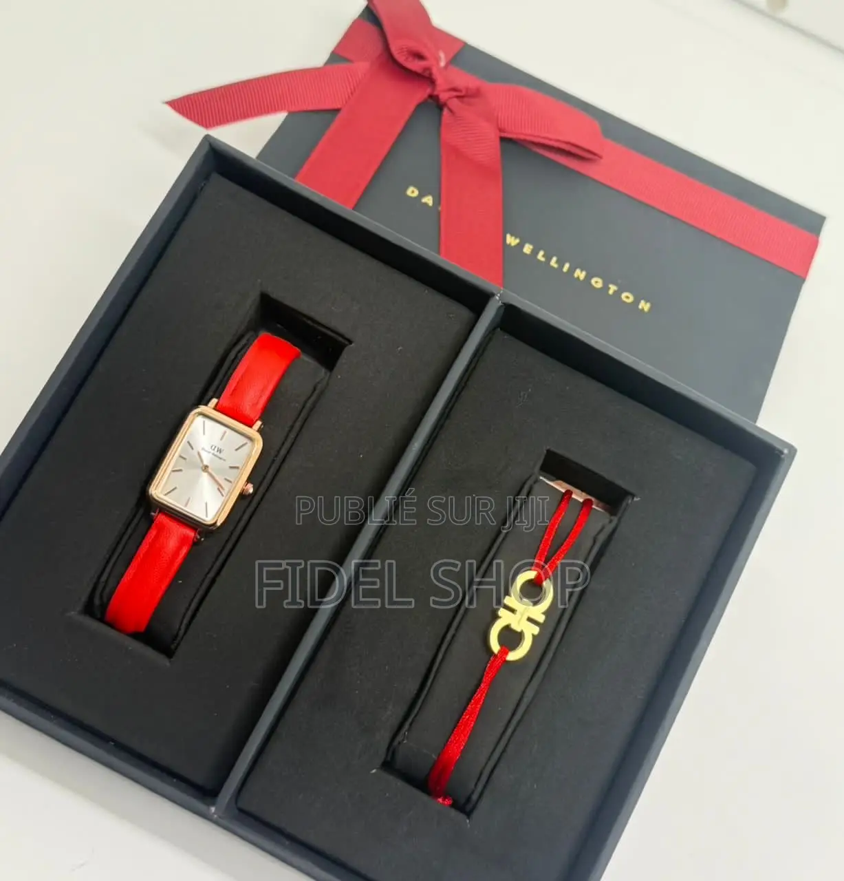 Montre Féminine + Bracelet Comme Cadeau