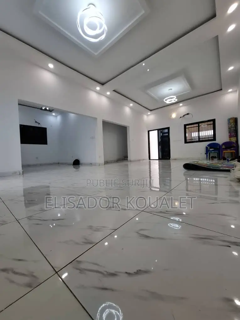 5chbre Duplex dans Elisador Koualet, Cocody à Vendre