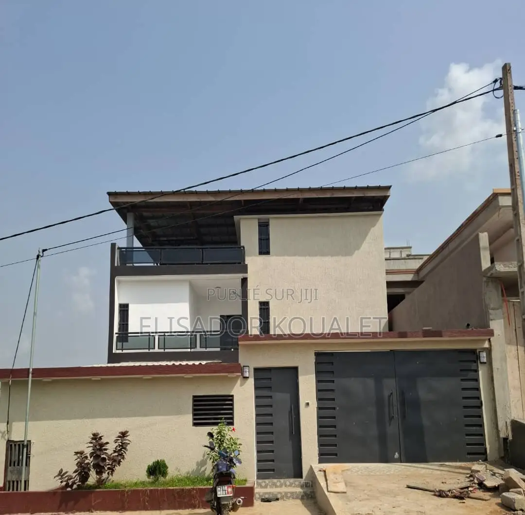 5chbre Duplex dans Elisador Koualet, Cocody à Vendre