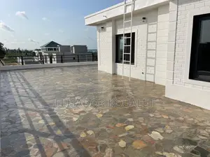 Vente d'Un Duplex Haut Standing De 8 Pièces À Bingerville Résidentiel