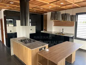 Vente d'Un Duplex Haut Standing De 8 Pièces À Bingerville Résidentiel