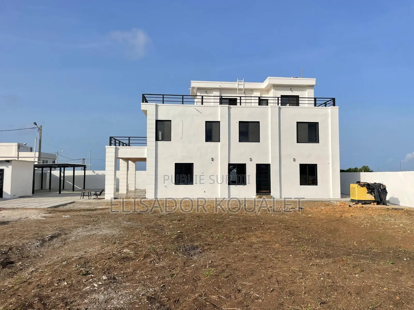 Vente d'Un Duplex Haut Standing De 8 Pièces À Bingerville Résidentiel