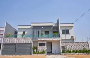 Vente d'Un Duplex Haut Standing De 7 Pièces À Bassam Avant La Cité Ita