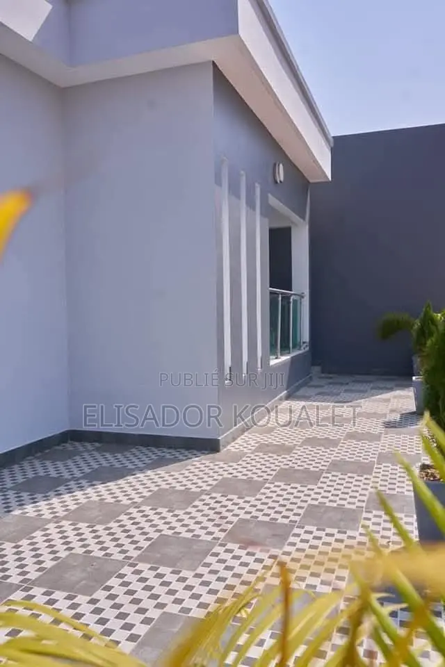 Vente d'Un Duplex Haut Standing De 7 Pièces À Bassam Avant La Cité Ita