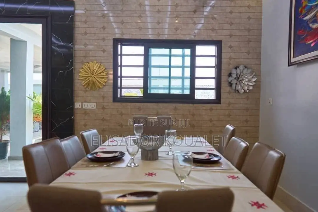 Vente d'Un Duplex Haut Standing De 7 Pièces À Bassam Avant La Cité Ita