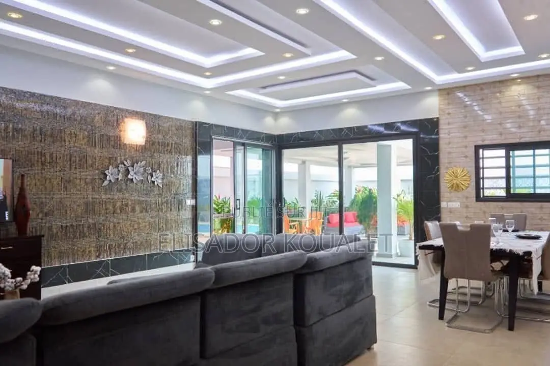 Vente d'Un Duplex Haut Standing De 7 Pièces À Bassam Avant La Cité Ita