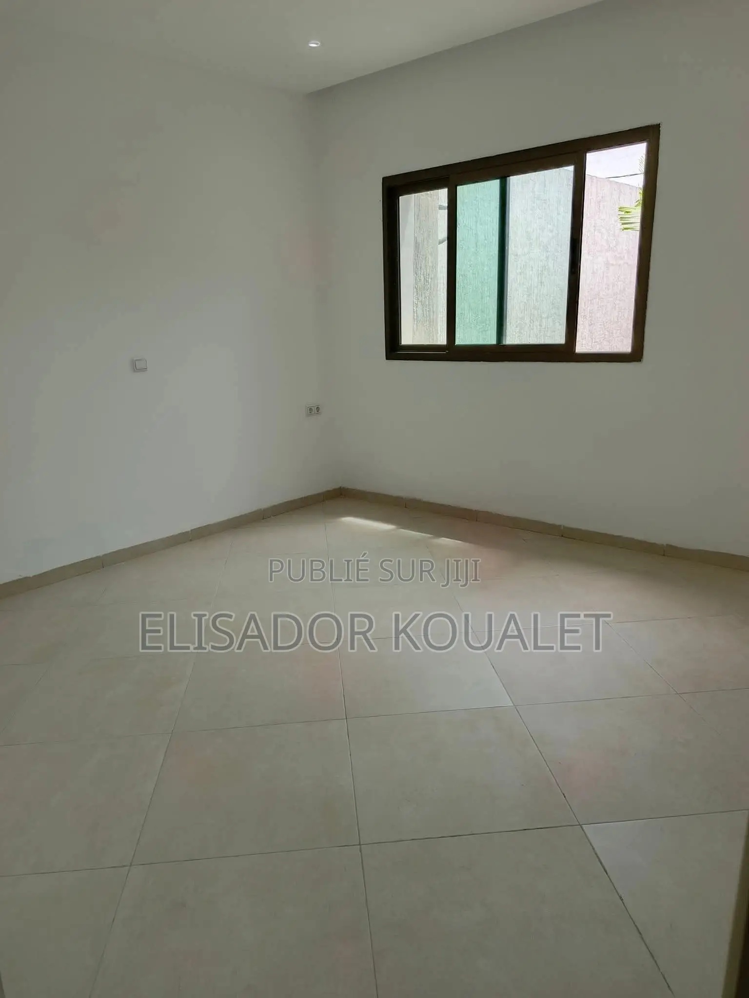 Vente d'Un Duplex Haut Standing De 7 Pièces À Bassam Avant La Cité Ita