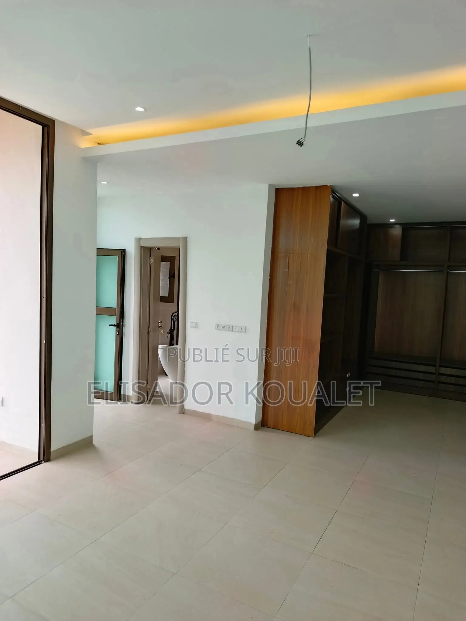 Vente d'Un Duplex Haut Standing De 7 Pièces À Bassam Avant La Cité Ita