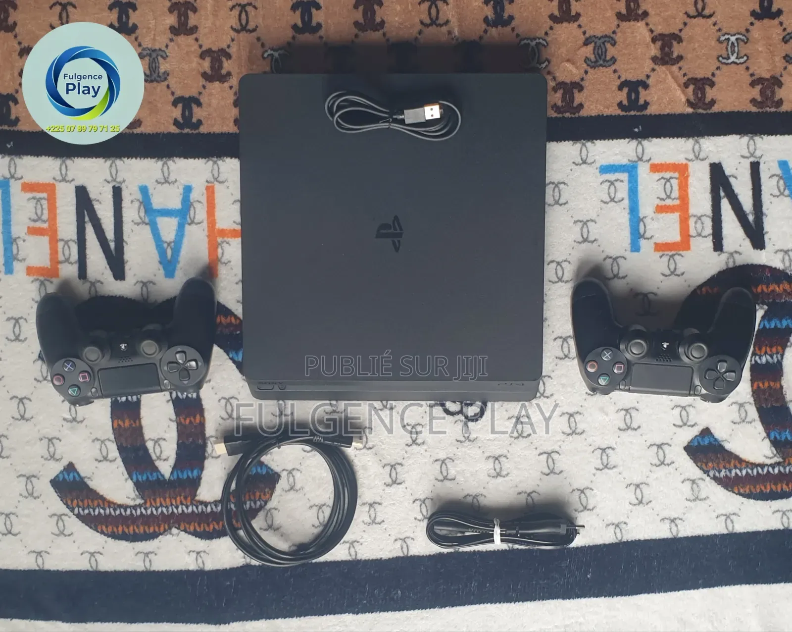Ps4 Slim Propre Comme Neuve Vendu Avec Deux Manette Garantie De 6 Mois