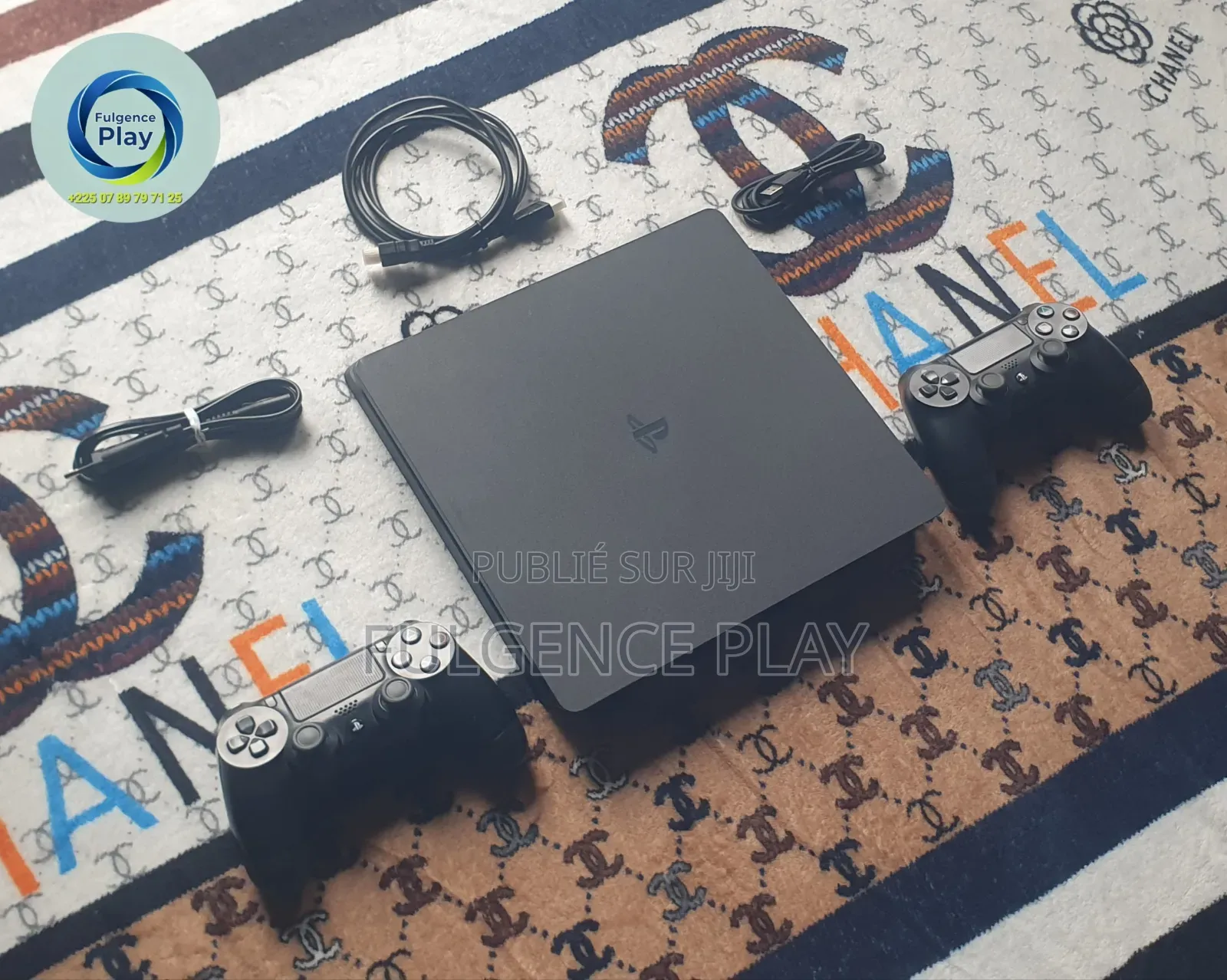 Ps4 Slim Propre Comme Neuve Vendu Avec Deux Manette Garantie De 6 Mois