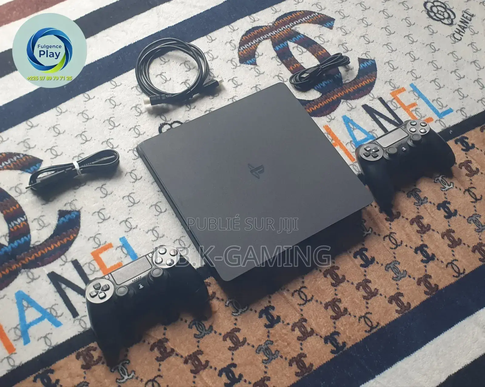 Ps4 Slim Propre Comme Neuve Vendu Avec Deux Manette Garantie De 6 Mois