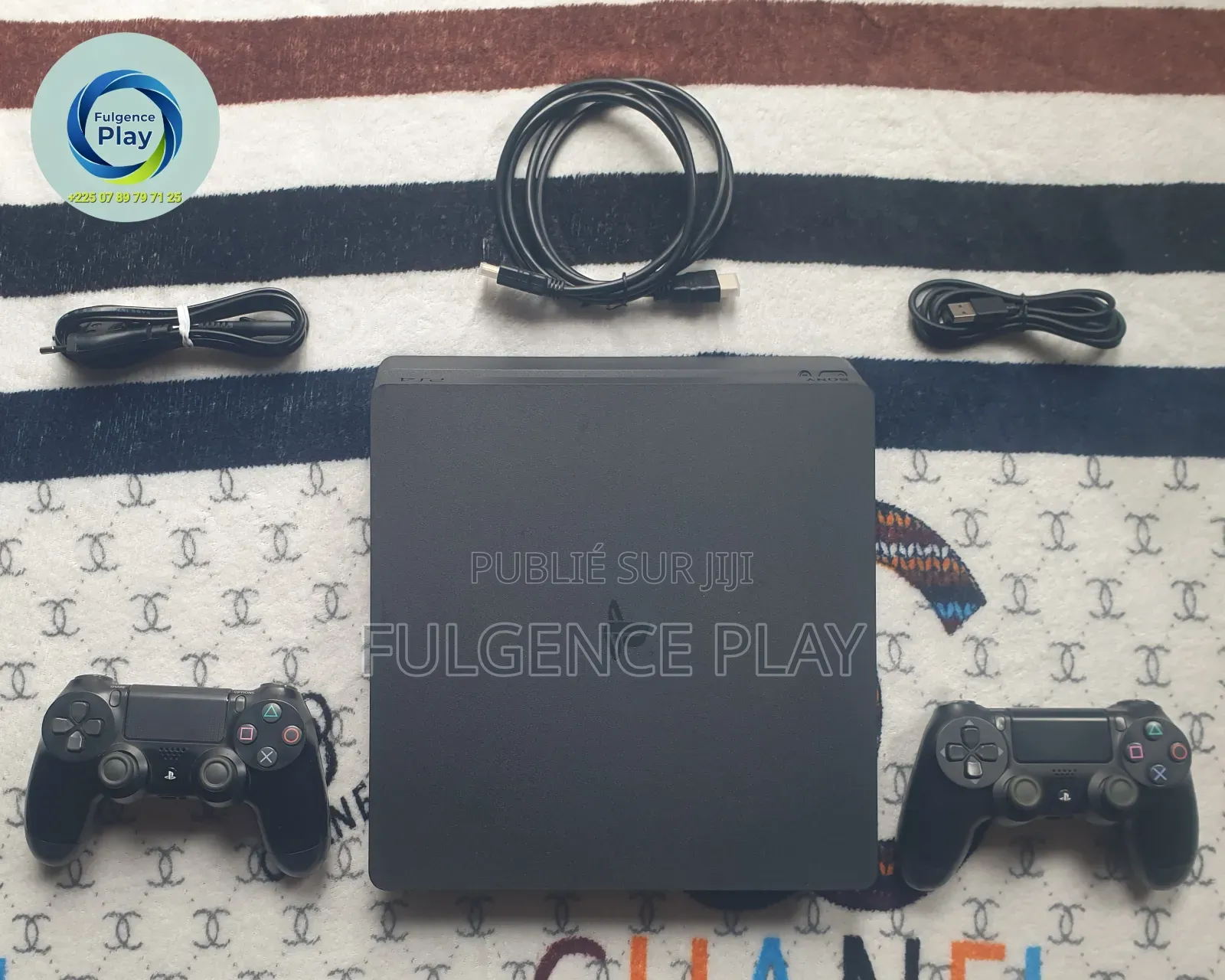 Ps4 Slim Propre Comme Neuve Vendu Avec Deux Manette Garantie De 6 Mois