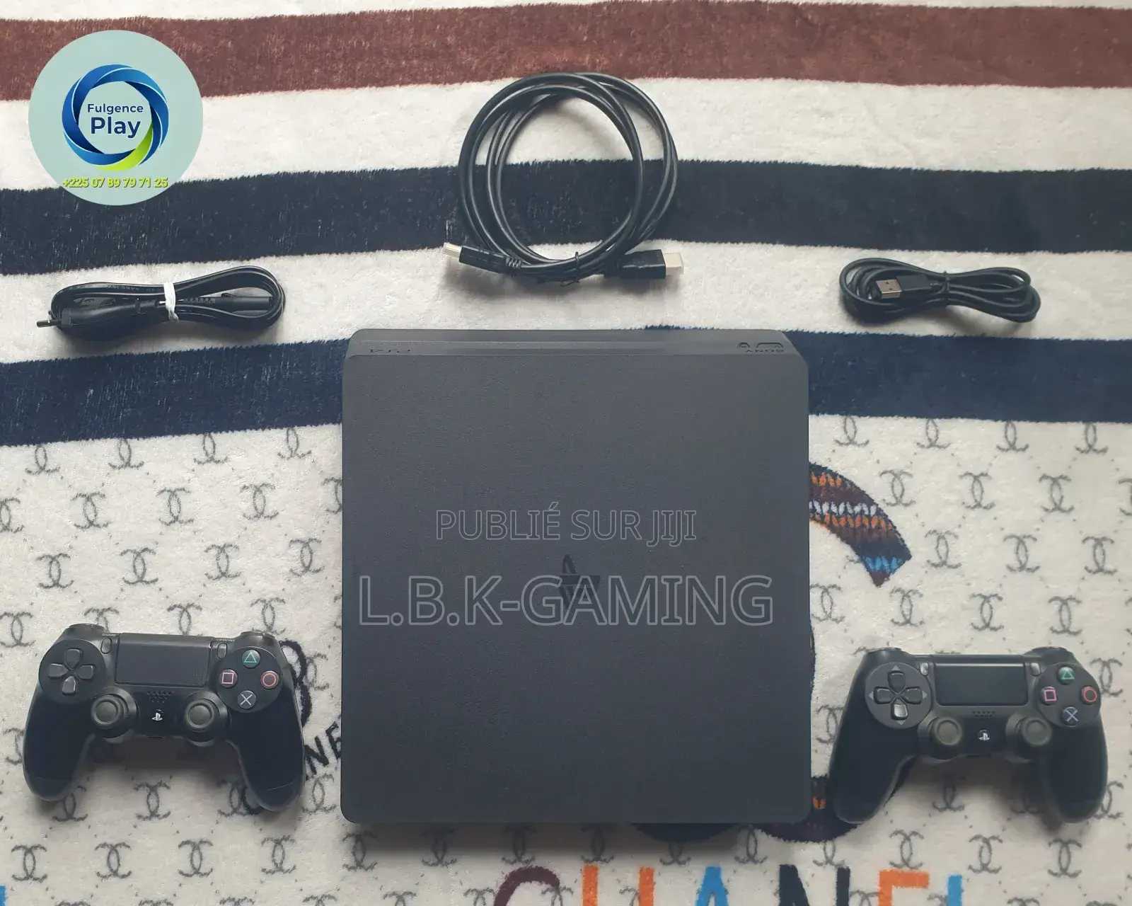 Ps4 Slim Propre Comme Neuve Vendu Avec Deux Manette Garantie De 6 Mois