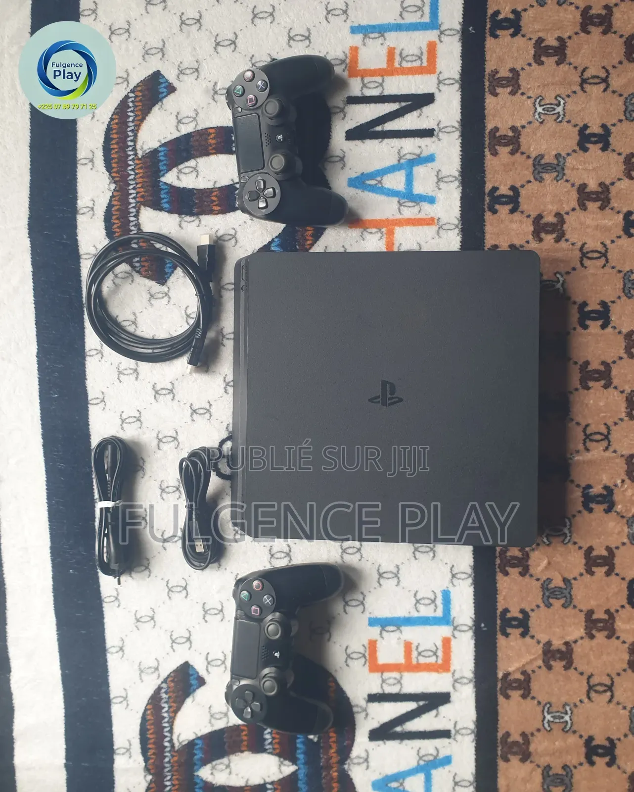 Ps4 Slim Propre Comme Neuve Vendu Avec Deux Manette Garantie De 6 Mois