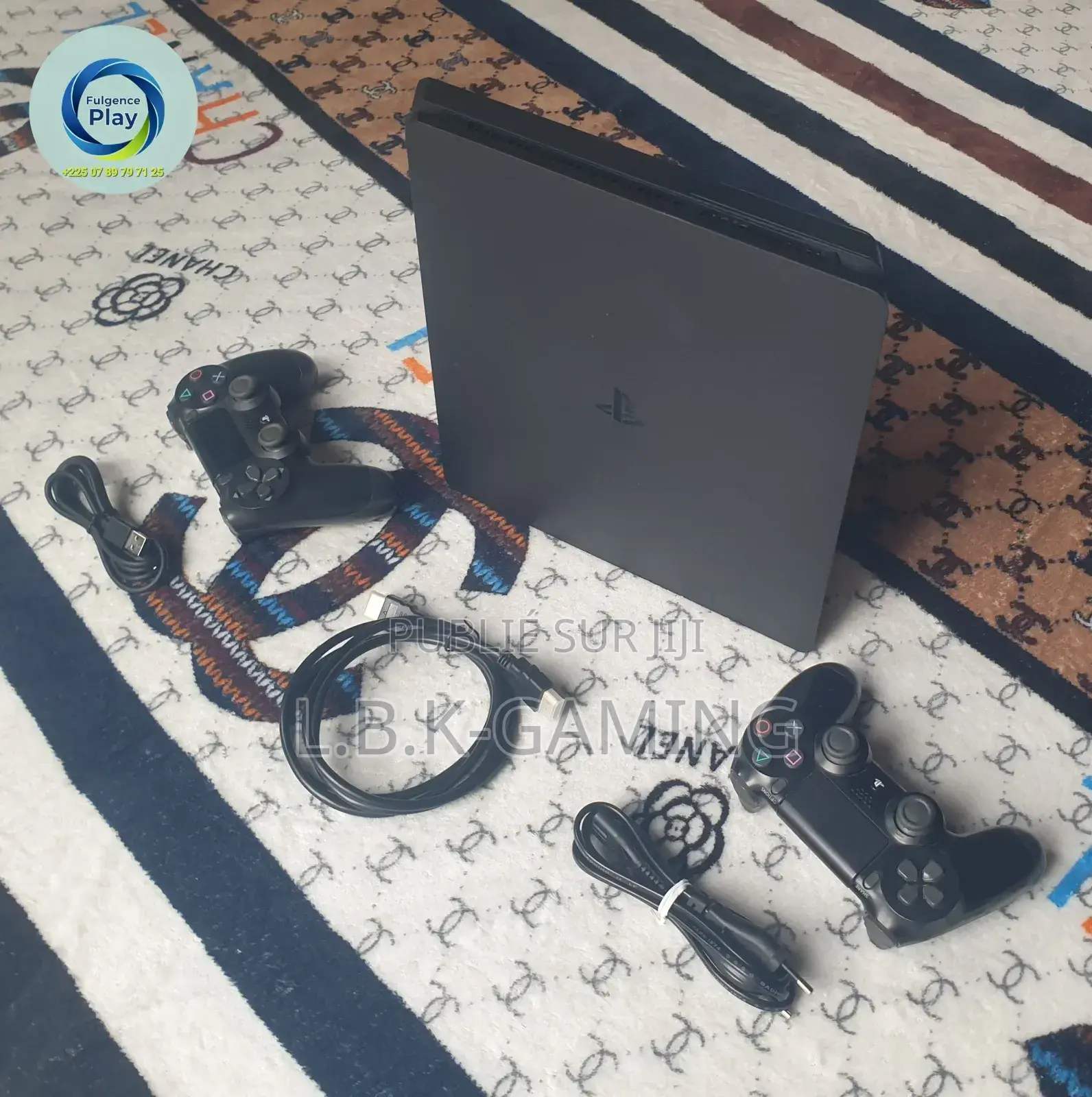 Ps4 Slim Propre Comme Neuve Vendu Avec Deux Manette Garantie De 6 Mois