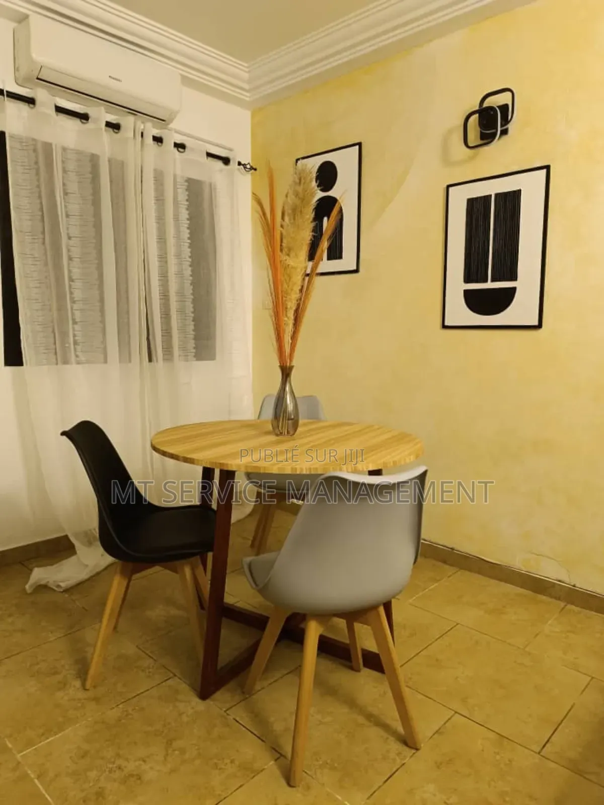 Furnished 3chbre Appartement dans Mt Service Location, Cocody à Louer