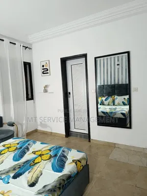 Furnished 3chbre Appartement dans Mt Service Location, Cocody à Louer