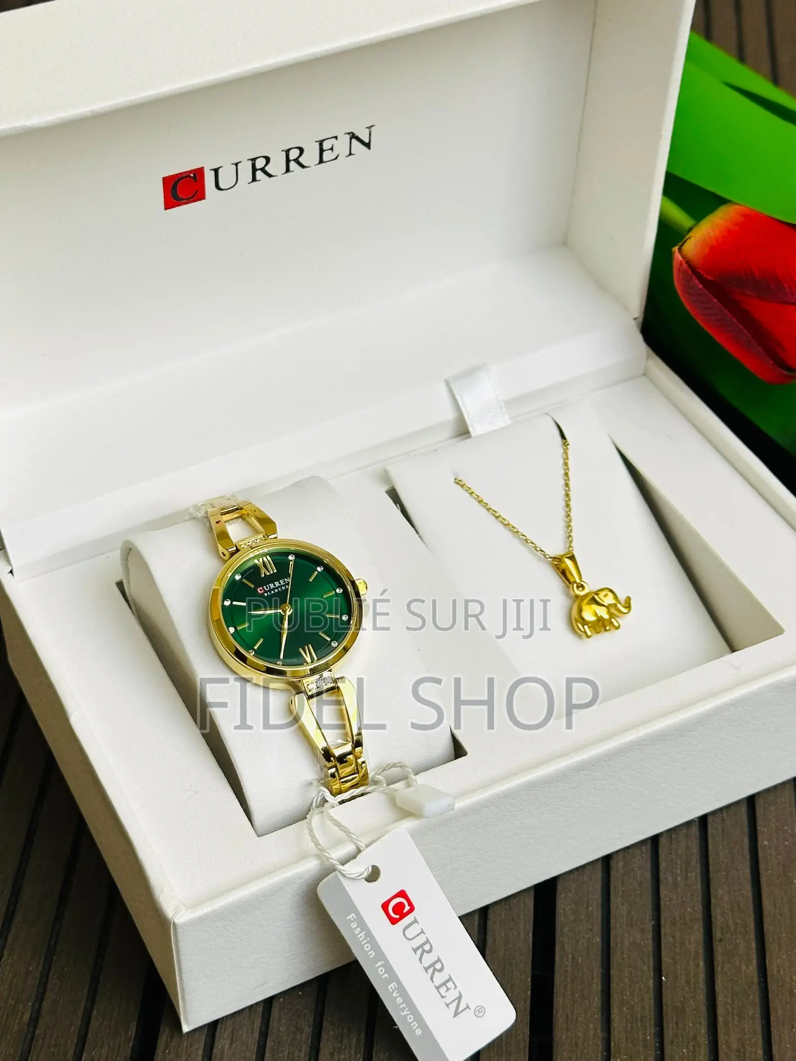 Montre Féminine Élégante + Chaîne