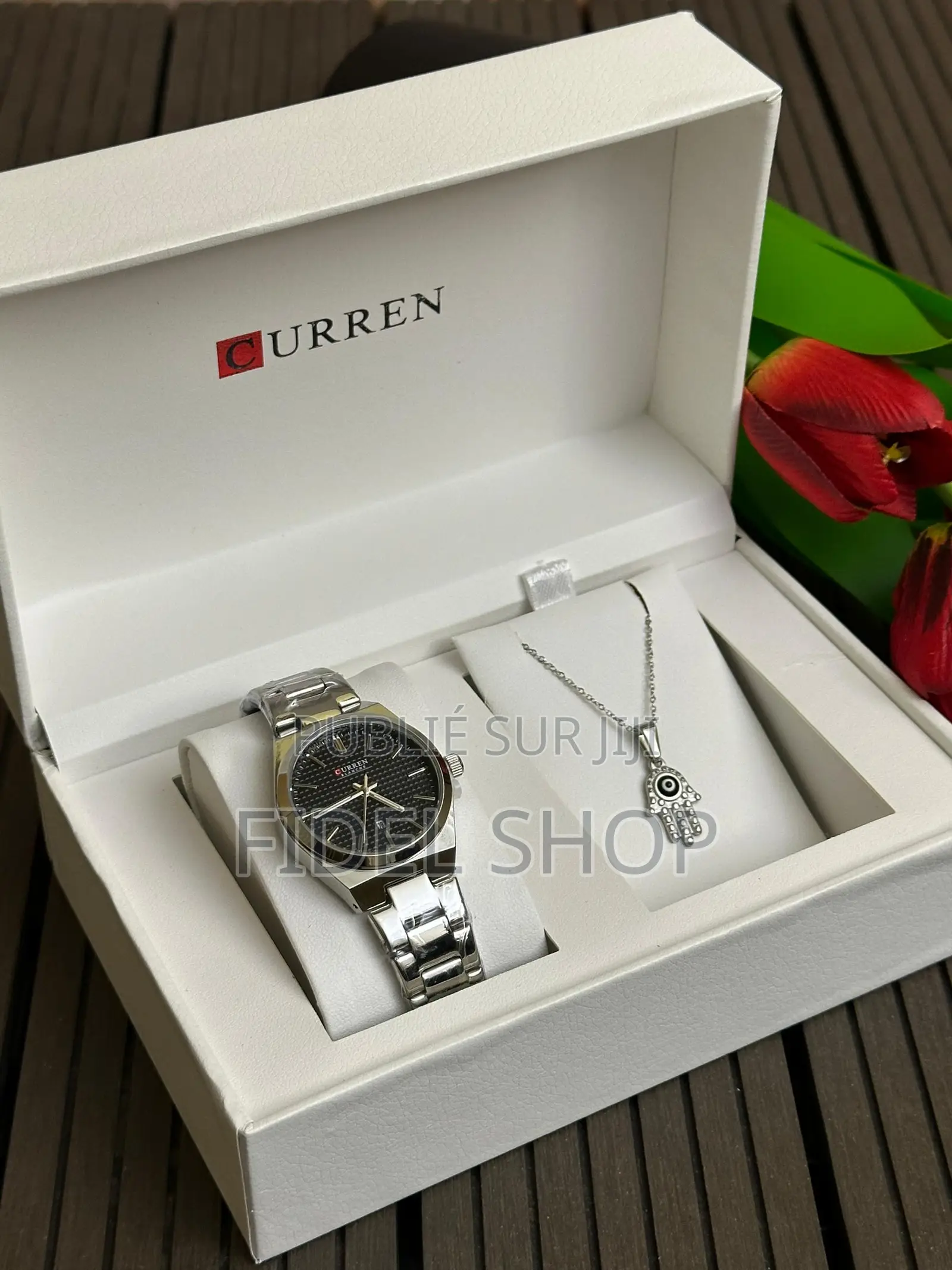 Montre Féminine Élégante + Chaîne