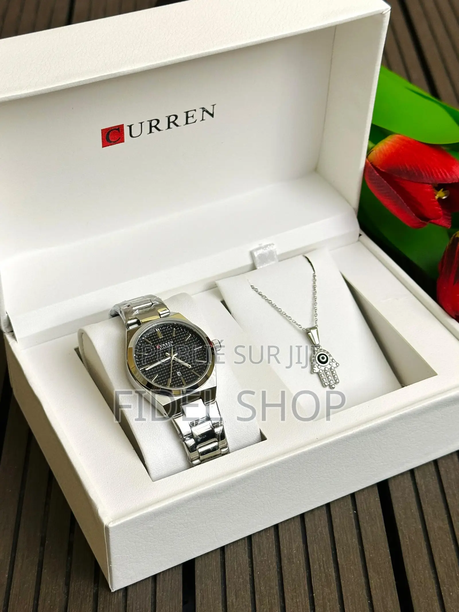 Montre Féminine Élégante + Chaîne