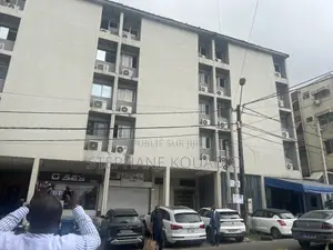 1chbre Appartement dans Stephane, Deux Plateaux à Louer