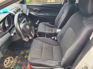 Toyota Yaris 2015 Blanc