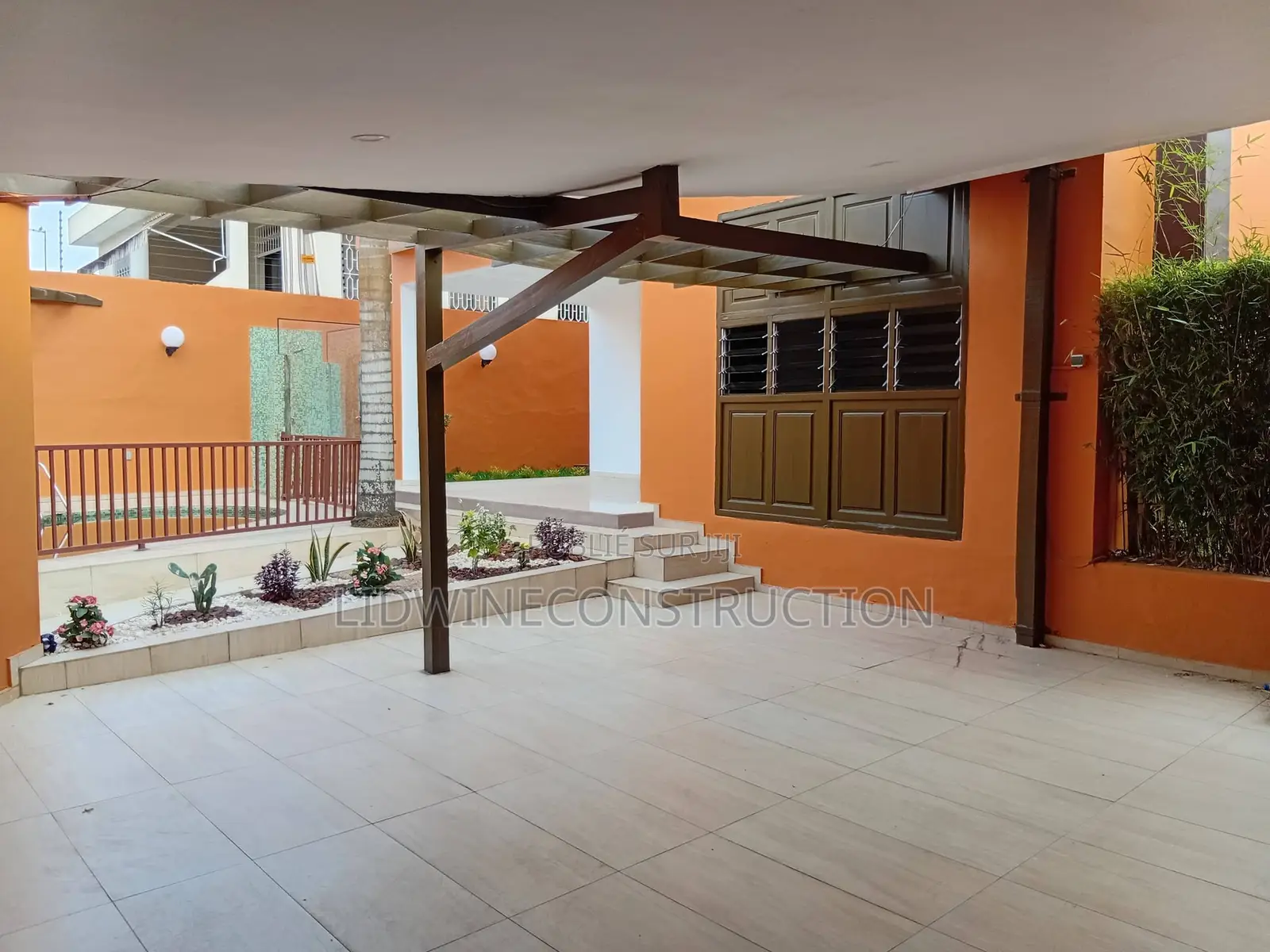 3chbre Duplex dans Cocody à Vendre