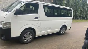 Toyota Regius 2001 Blanc