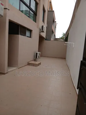 3chbre Appartement dans Lascoco Maison, Cocody à Louer