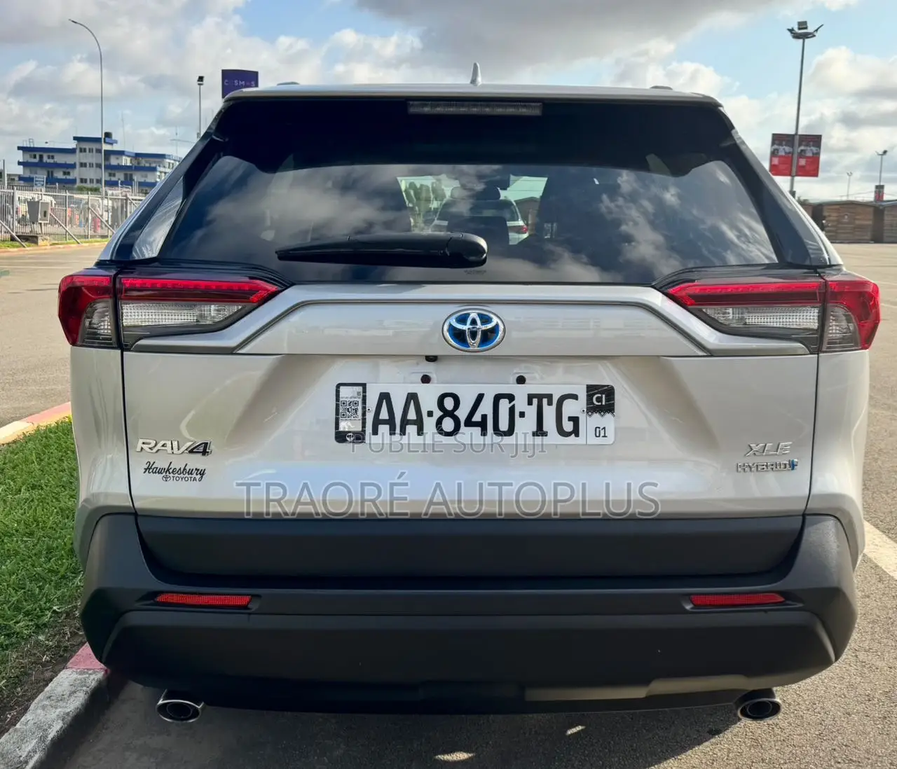 Toyota RAV4 XLE 2021 Gris