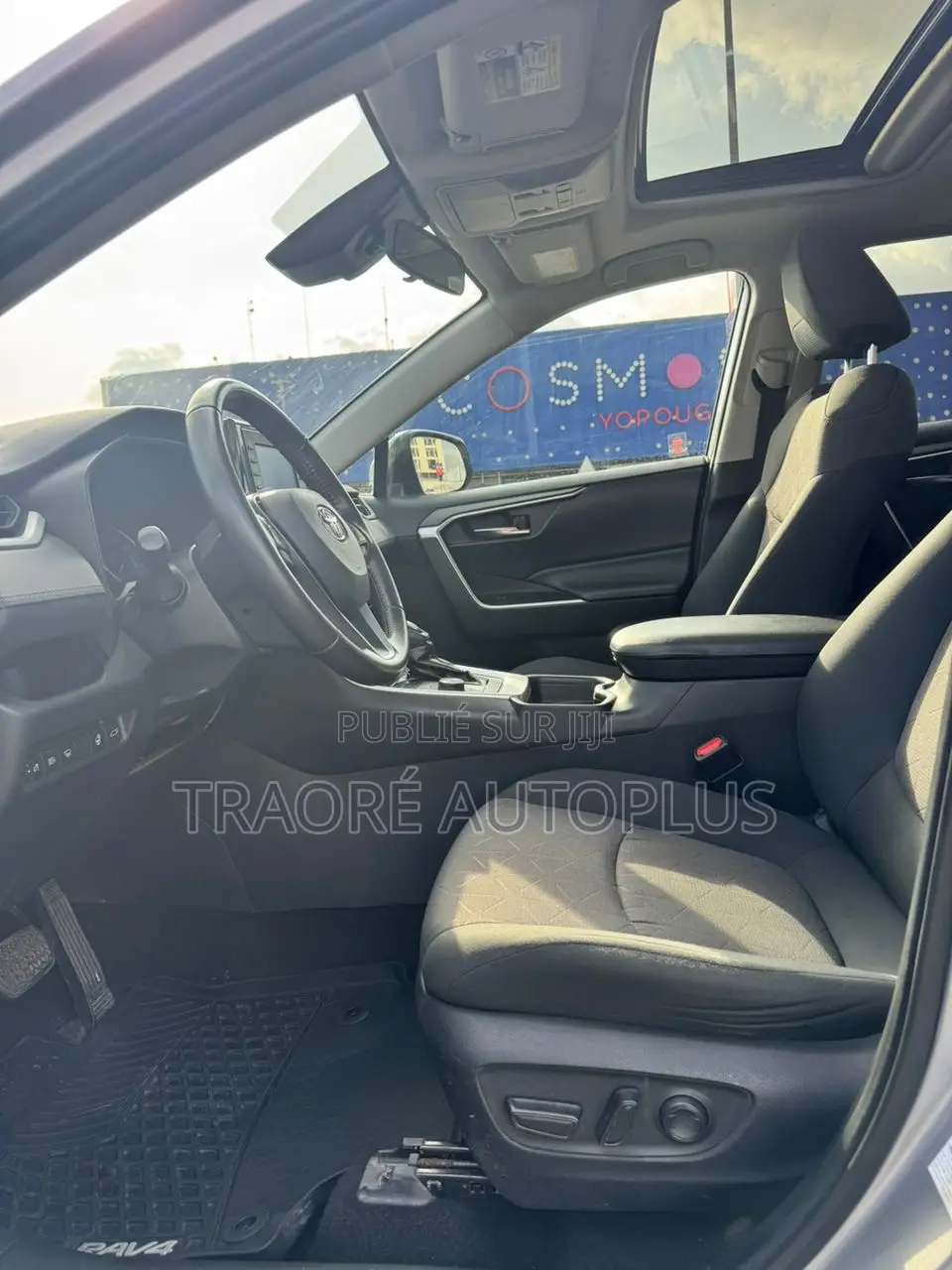 Toyota RAV4 XLE 2021 Gris