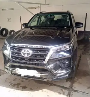 Toyota Fortuner 2025 Black