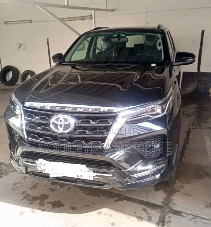 Toyota Fortuner 2025 Black