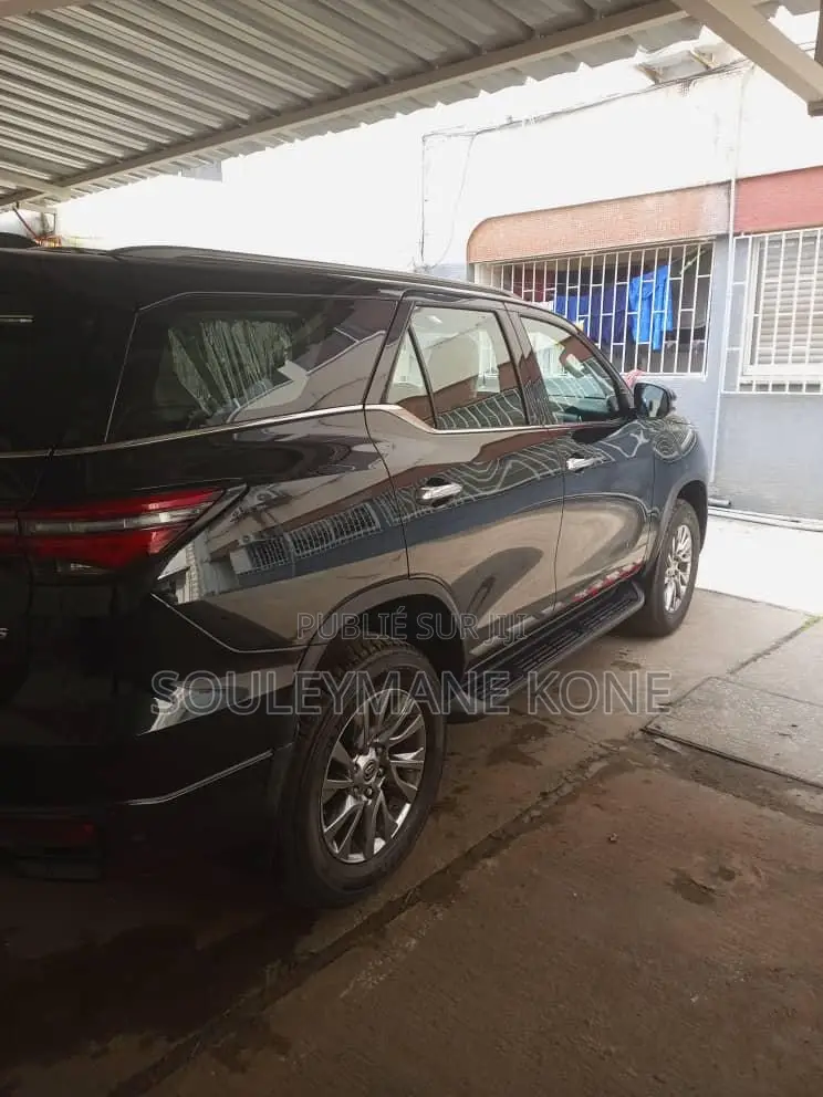 Toyota Fortuner 2025 Black